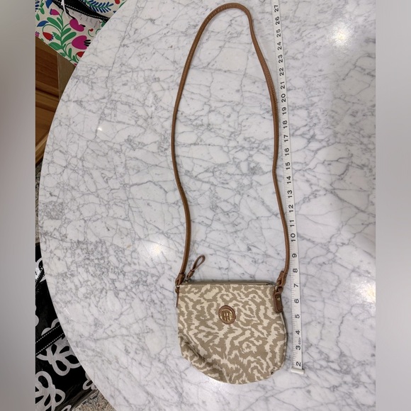 Tommy Hilfiger crossbody in tan and cream with leather strap - Picture 3 of 9